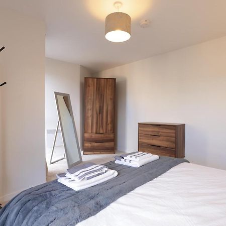Southbank Leeds Apartment. New! With Free Parking Exterior photo