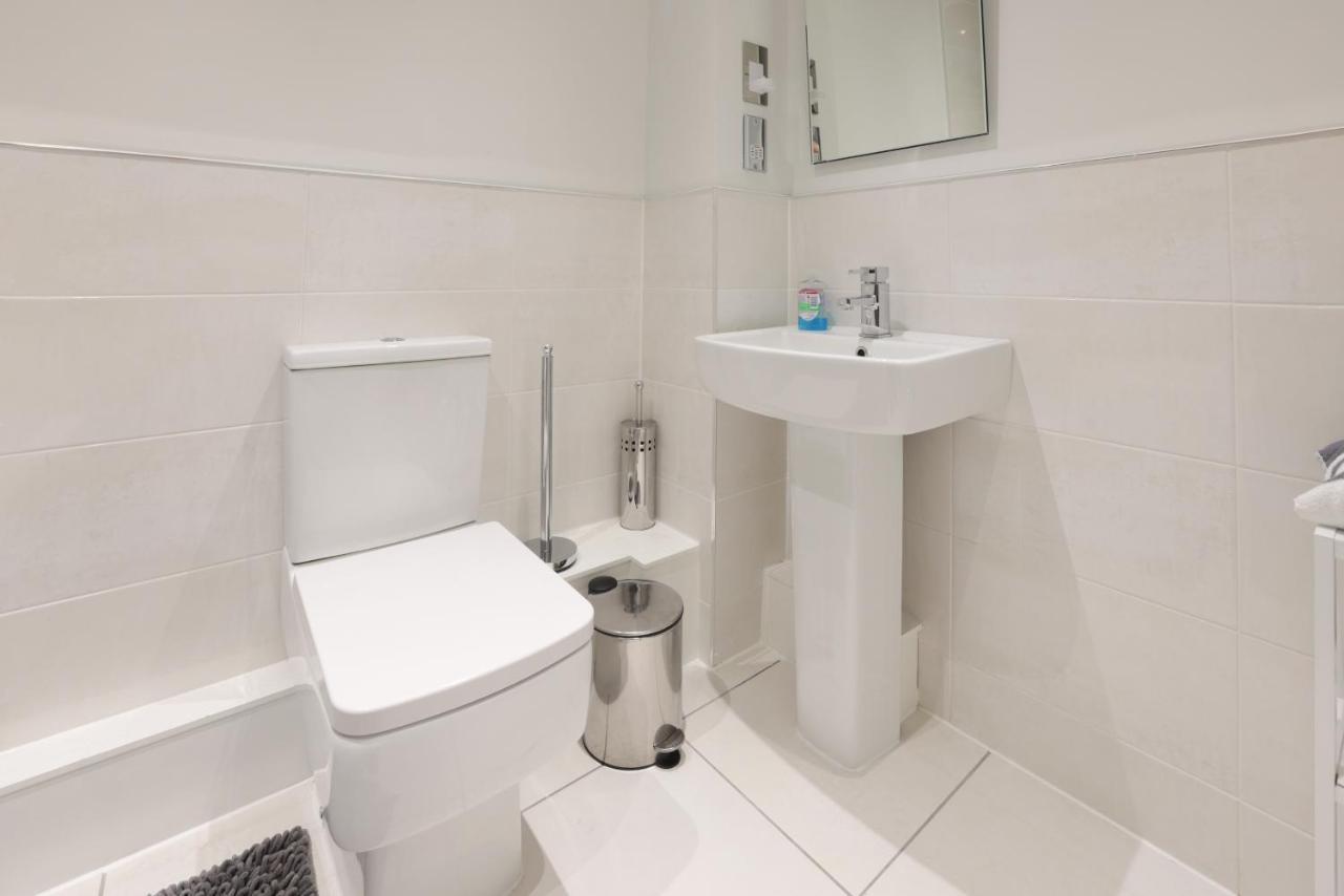 Southbank Leeds Apartment. New! With Free Parking Exterior photo